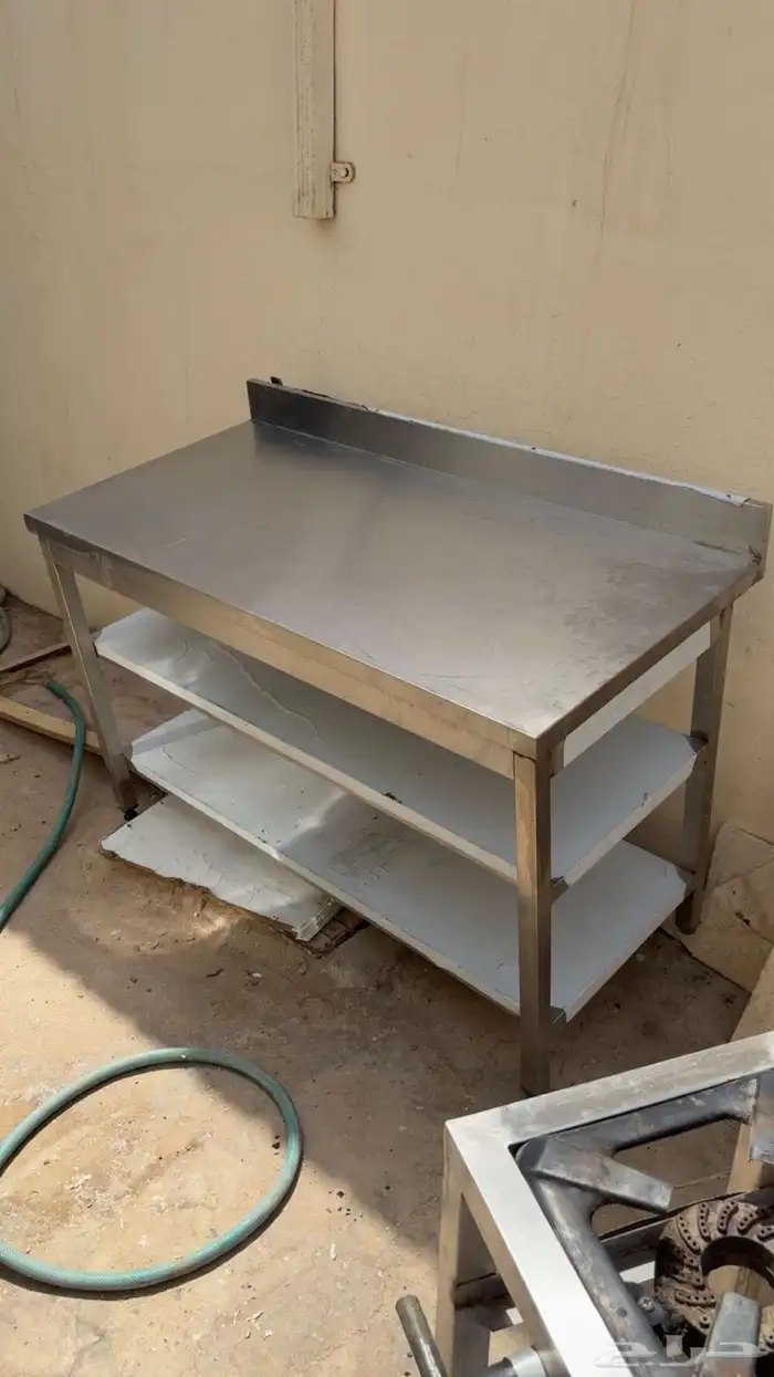 طاولة المانيوم و أغراض 6