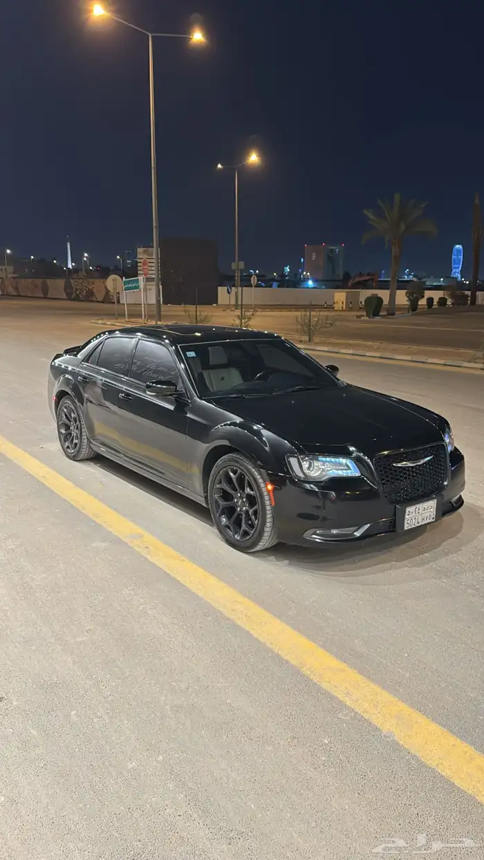 كرايسلر S300 2021 لون اسود 3