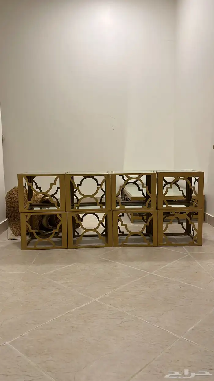 طاولة كبيره مع ثمان طاولات خدمه 0