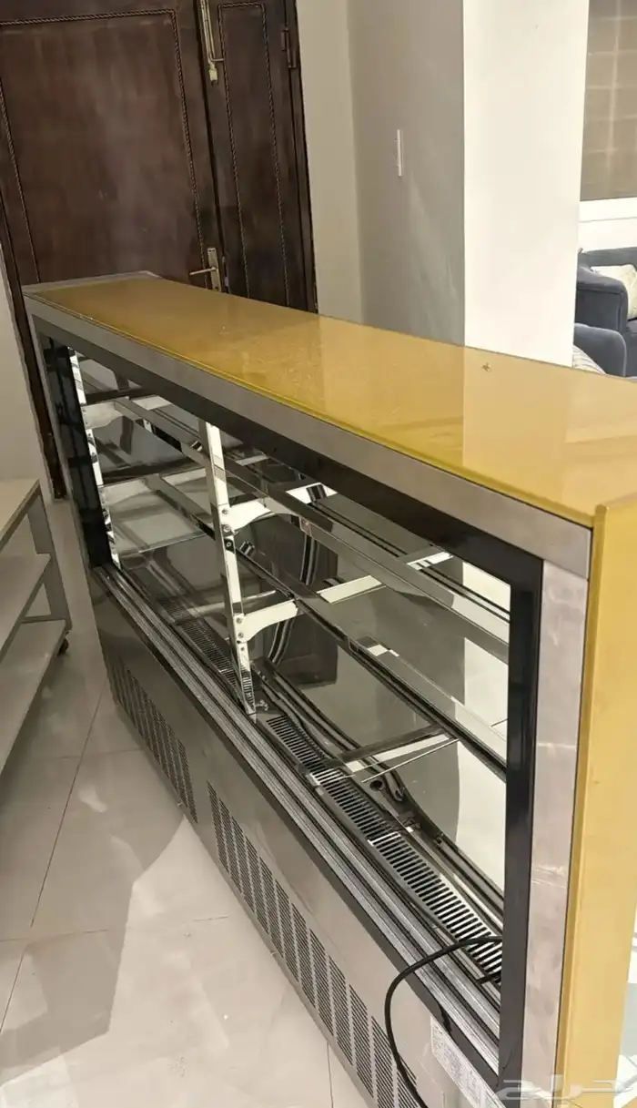 فرن كهربائي للبيتزا والحلويات وثلاجة عرض 4
