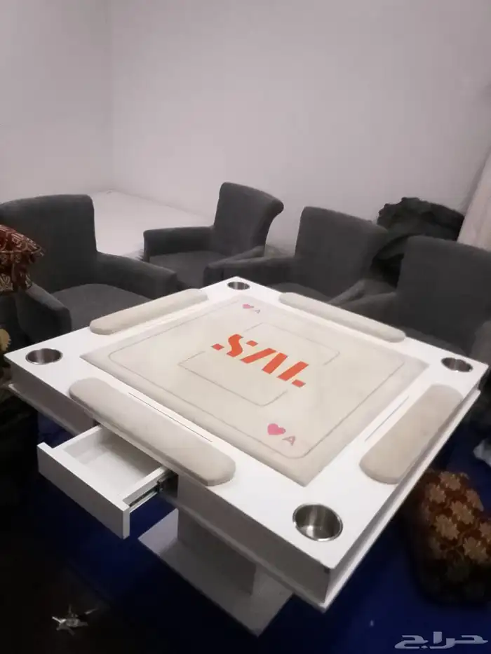 طاولة بلوت نظيفة 0