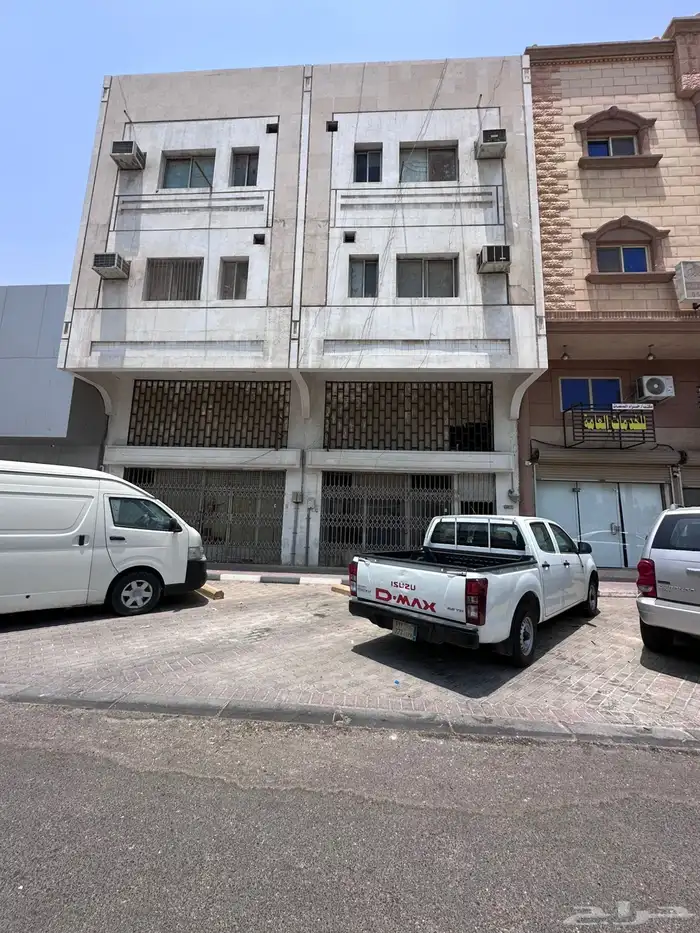 معرض تجاري للإيجار في الدمآم حي العدامه 300 م 0