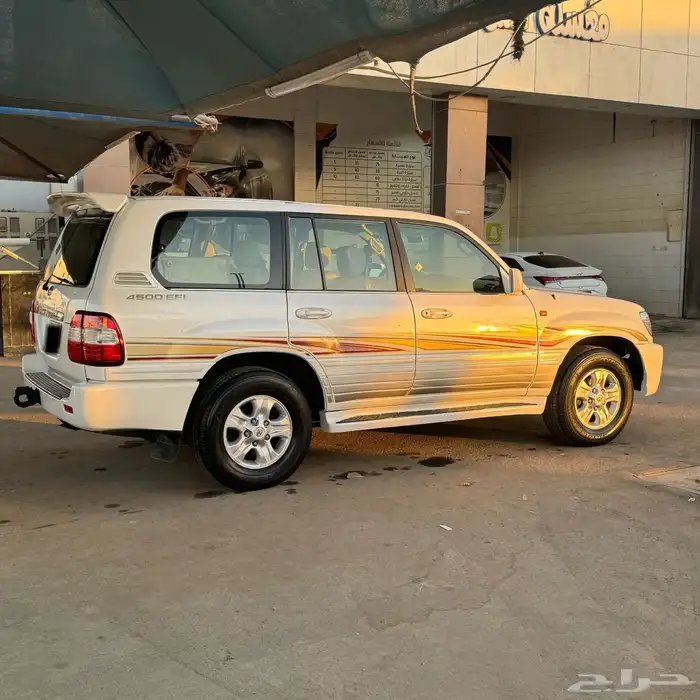 لاندكروزر 2006 عداد قليل ( قير عادي - البازعي ) 1