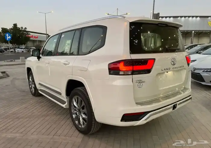 لاندكروزر 2025 L3 عبداللطيف جميل جديد اصفار 3