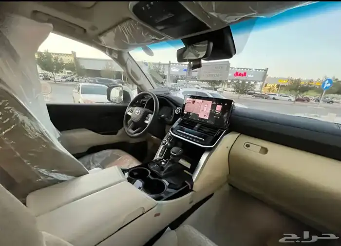 لاندكروزر 2025 L3 عبداللطيف جميل جديد اصفار 7