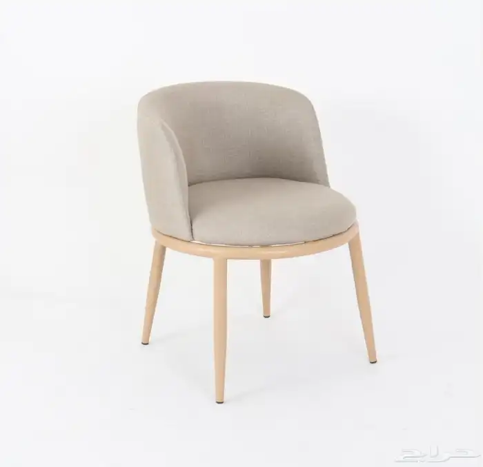 كراسي مخمل وطاولات زجاج بيج وخشبي 2