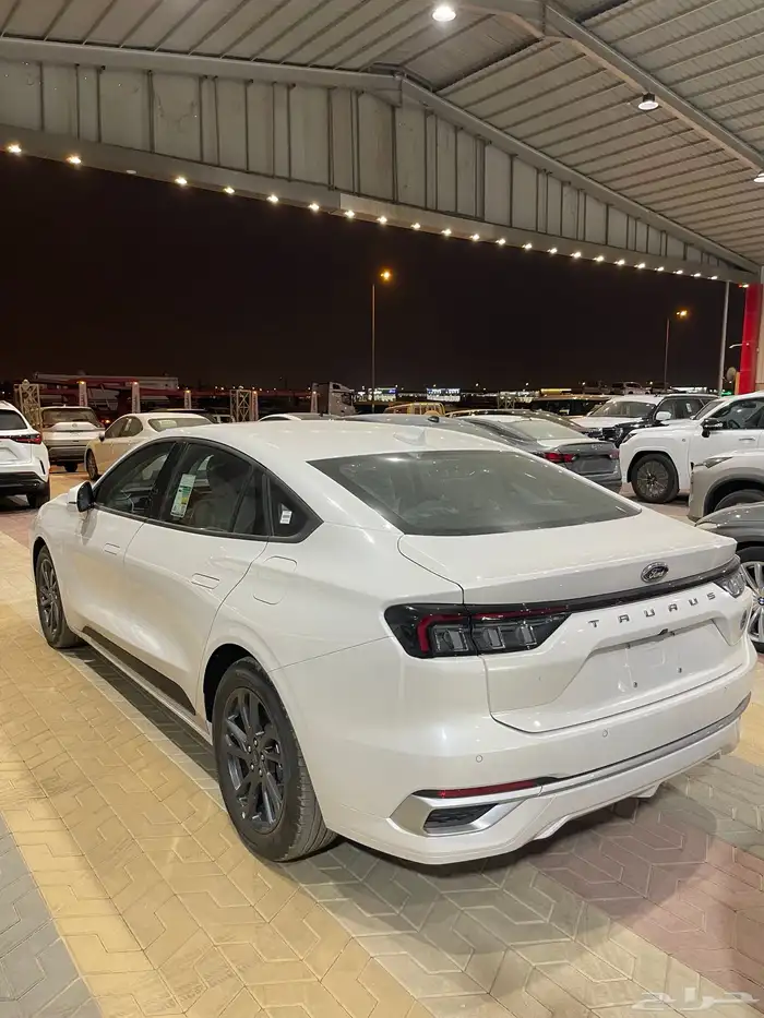 فورد تورس ترند موديل السيارة 2025 3