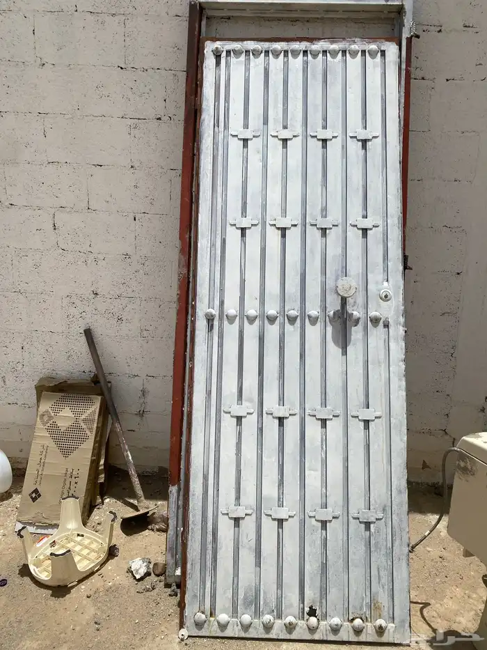 باب حديد ثقيل مع حلقه جسر يو مترين ونص في متر 1