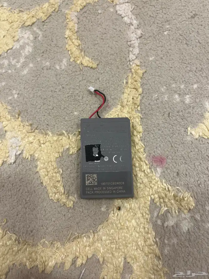 سوني فور مع يد جديدة وكمان بطاريتها اصلية 1