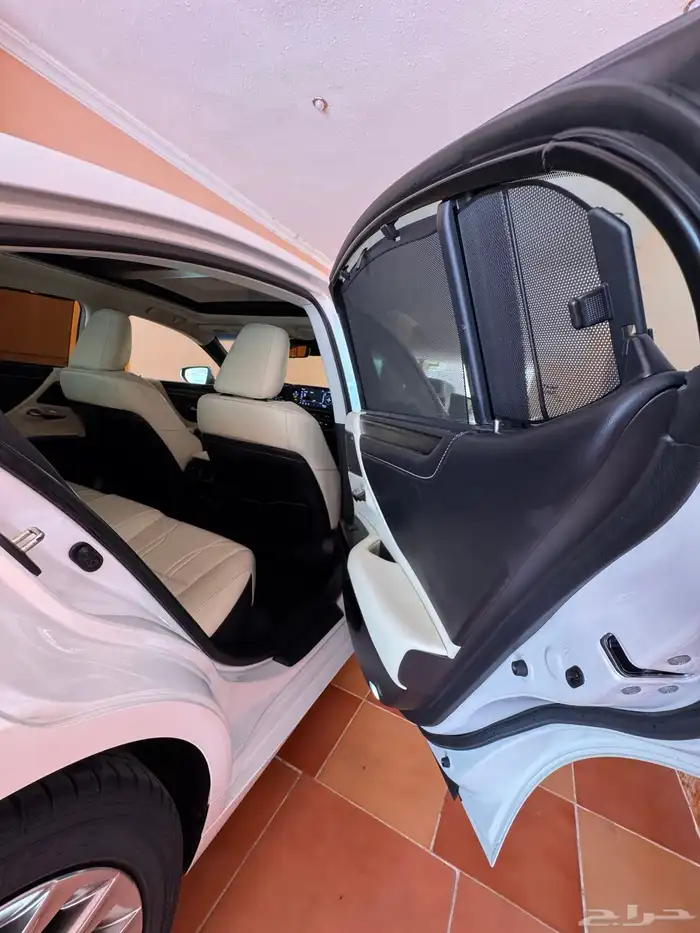 لكزس ES 350 2022 فل DD 37