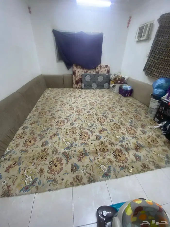 فرشة مع مجلس 0
