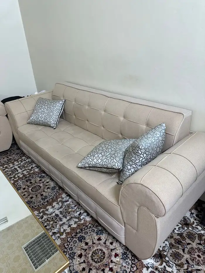 كنب مع ماخدات مع طاولة خمس 0