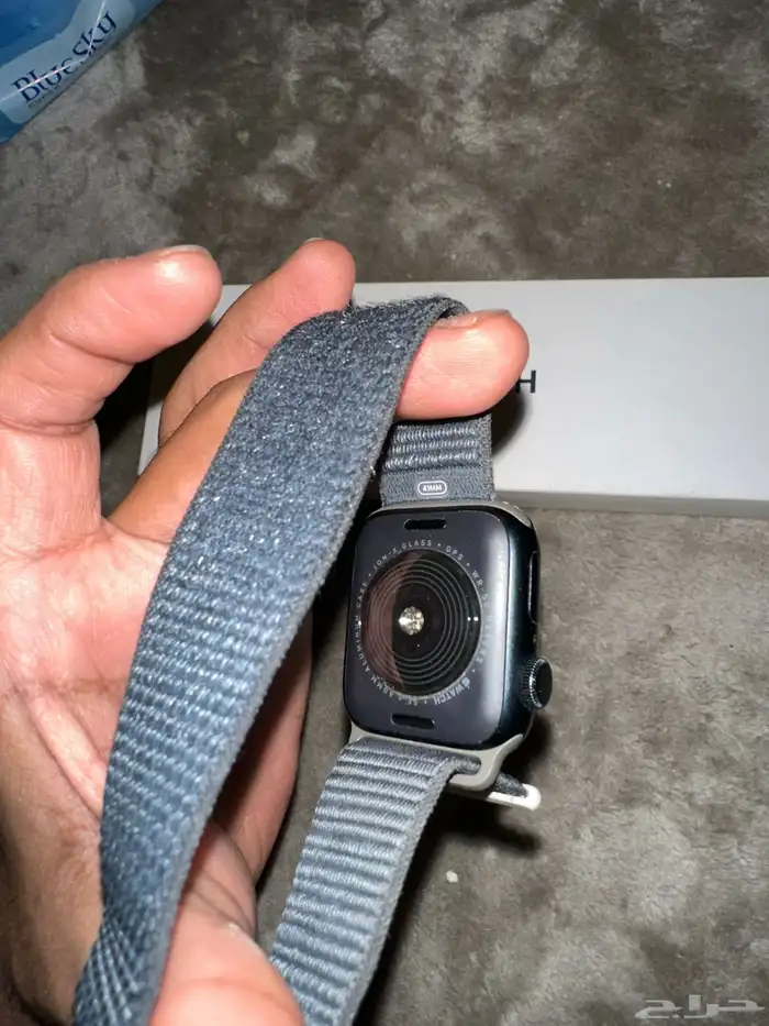 للبيع Apple Watch SE بحالة ممتازة مافيها خدش 4
