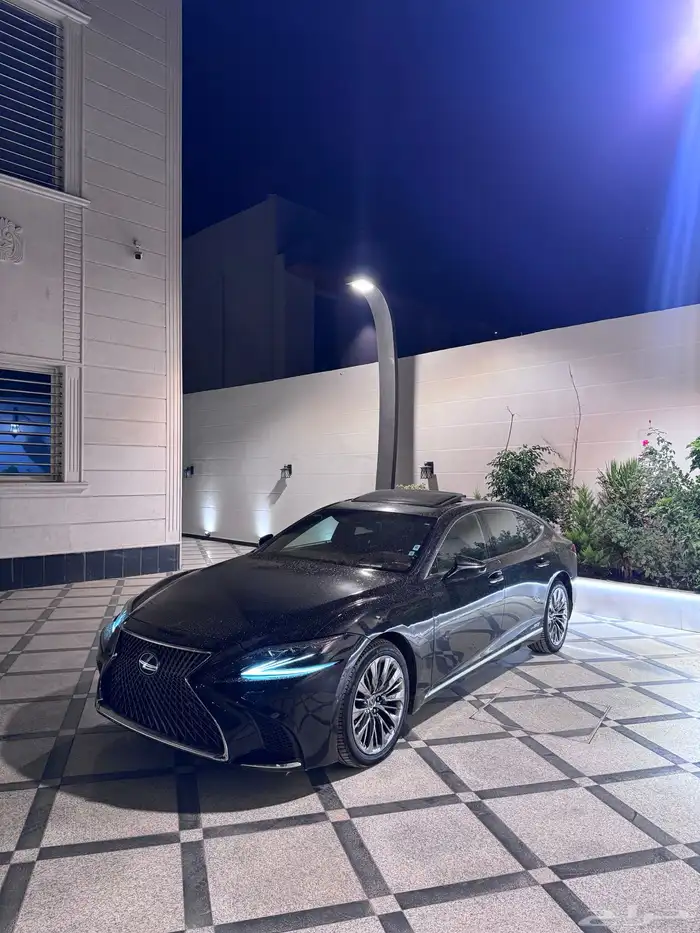 لكزس LS500h 2018 2