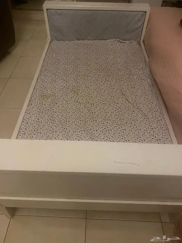 سرير اطفال للبيع ب200 1