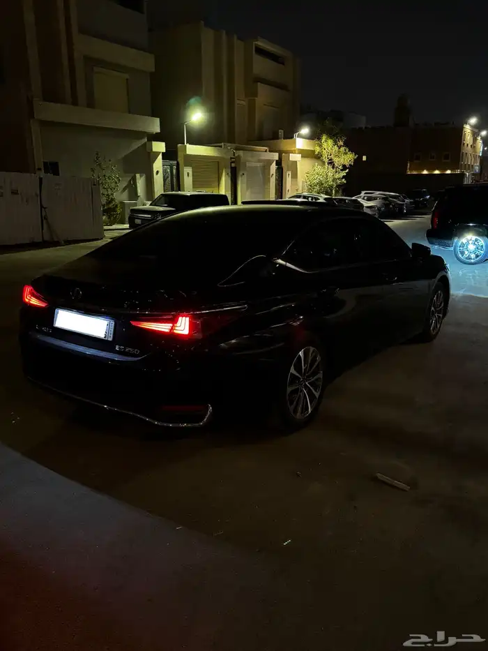 لكزس ES 250 شبه زيرو مالك اول 3