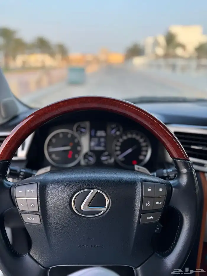 لكزس LX570 سعودي 2013 dd - تم البيع 33