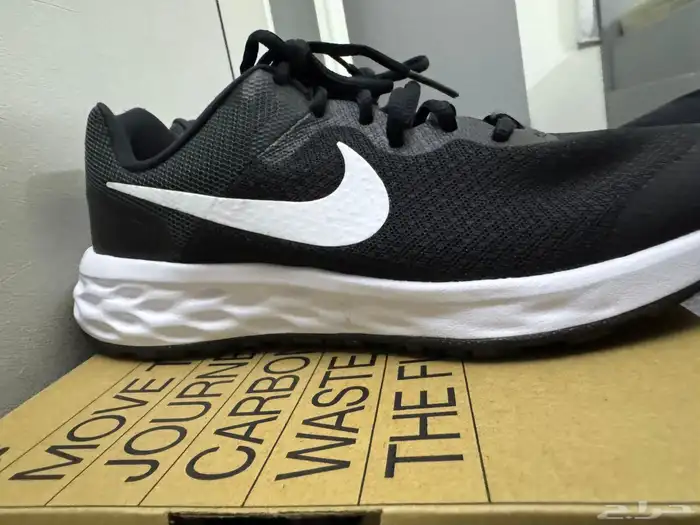 حذاء رياضي من ماركة نايك اصلي وغير مستعمل 1