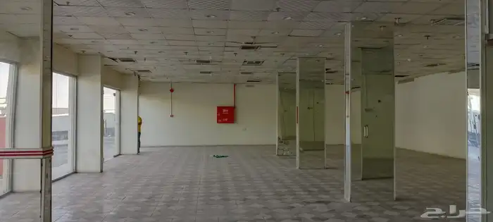 معرض للايجار الدائري الشرقي 8
