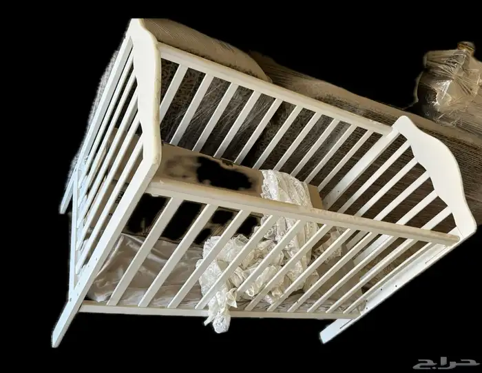 للبيع سرير اطفال مع مرتبه نظيف جدا وخالي من الكسر 1