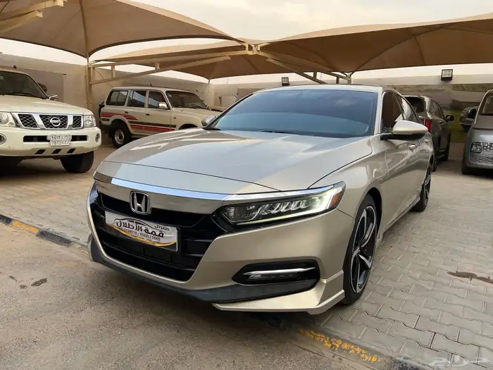 هوندا اكورد 2019 فل كامل فتحة نظيف جدا لدى معرض قمة الاطلال 21