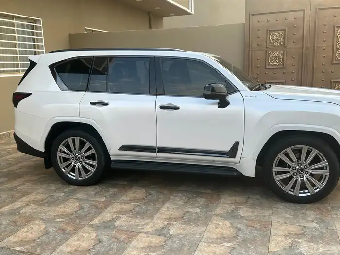 لكزس 2023 فيةرجال الاعمال بلاك ادشن 1