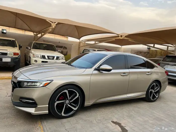 هوندا اكورد 2019 فل كامل فتحة نظيف جدا لدى معرض قمة الاطلال 20