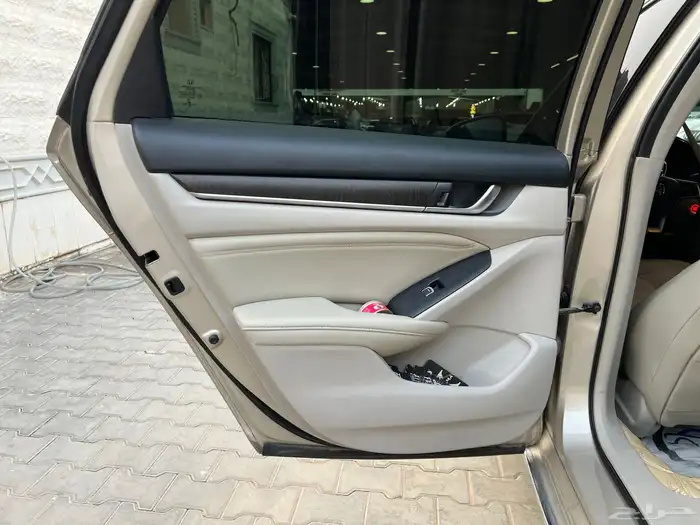 هوندا اكورد 2019 فل كامل فتحة نظيف جدا لدى معرض قمة الاطلال 25