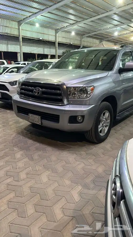نبيع سكويا 2013 SR5 فل كامل ممشى قليل 2