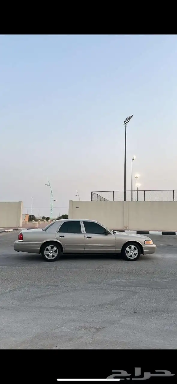 البيع فورد كروان فكتوريا 1