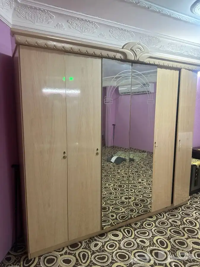 غرفه نوم نضيفه مع الموكيت واللباد   طقم كنب مع موكيت وستاره 0