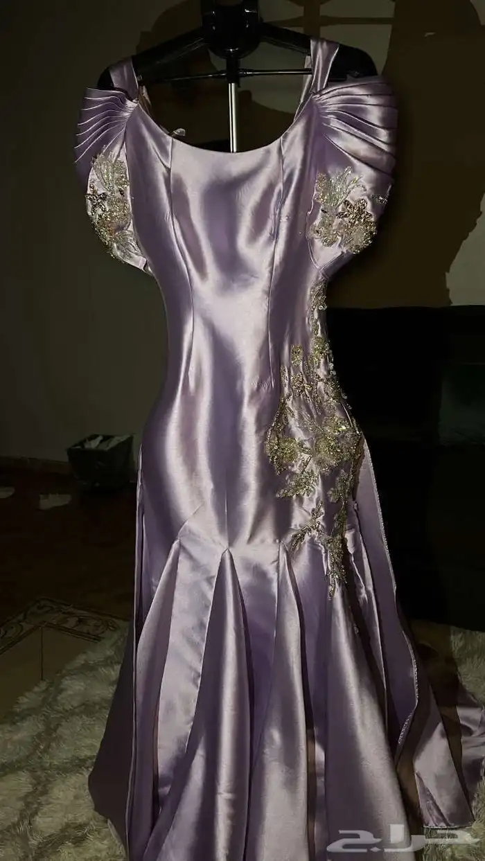 فستان لبسه وحده 4
