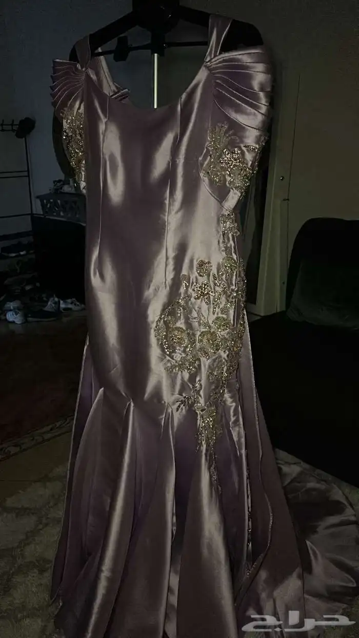 فستان لبسه وحده 3