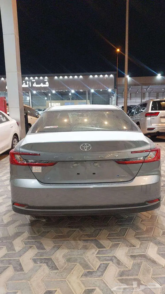 كامري هايبرد E سعودي 2025 رمادي 6