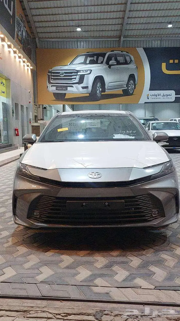 كامري هايبرد E سعودي 2025 رمادي 1