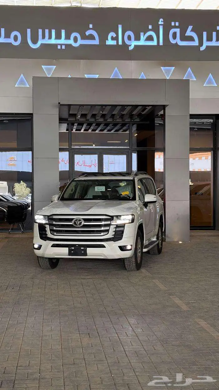 لاندكروزر GXR L2 عبداللطيف جميل ديزل وبنزين 2