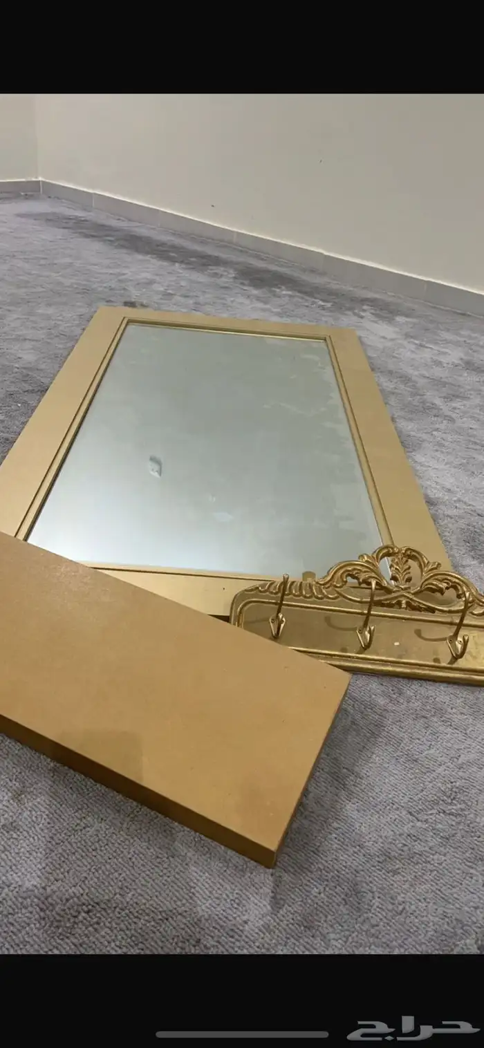 طاولة ومراية ورف 0