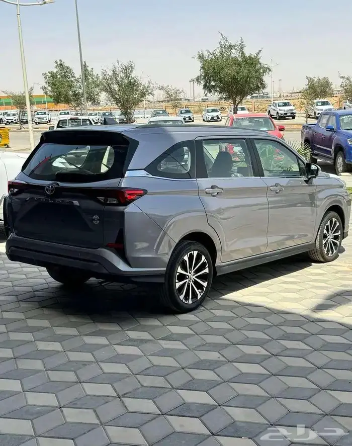 تويوتا فيلوز GLX بنزين 2025 9