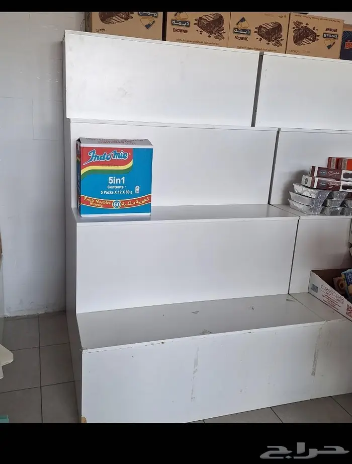 ارفف للبضاعة بشكل مدرج 0