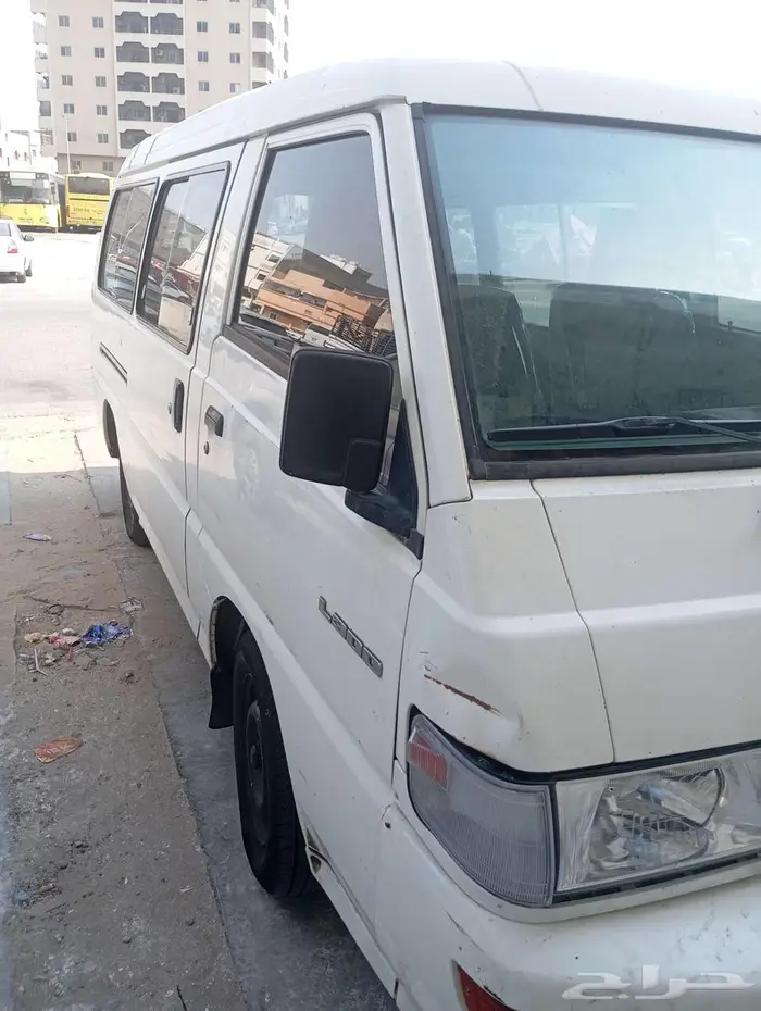 باص ميتسوبيشي L300 1