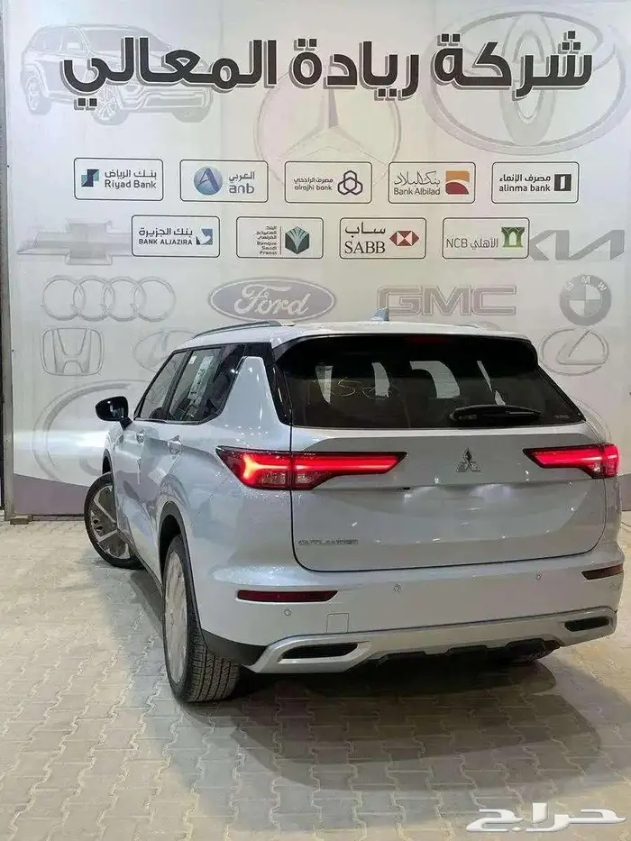 ميتسوبيشي اوتلاندر 4 4 نص فل 7 راكب 2025 3