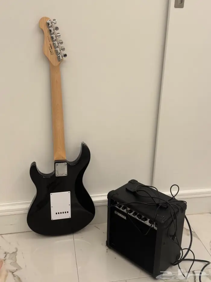 جيتار الكتريك أسود ياماها 1