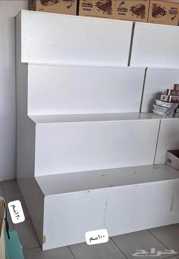 ارفف للبضاعة بشكل مدرج 1
