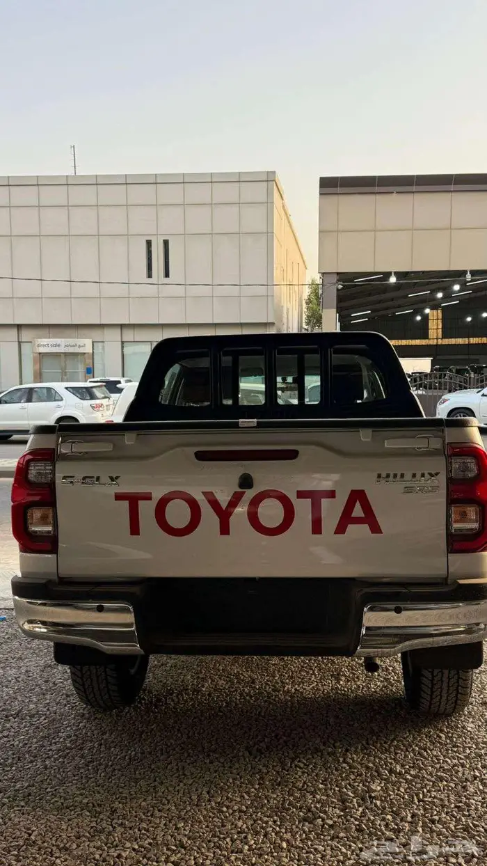 هايلكس غمارتين بنزين دبل SGLX سعودي 2025 ب 149900شامل 4
