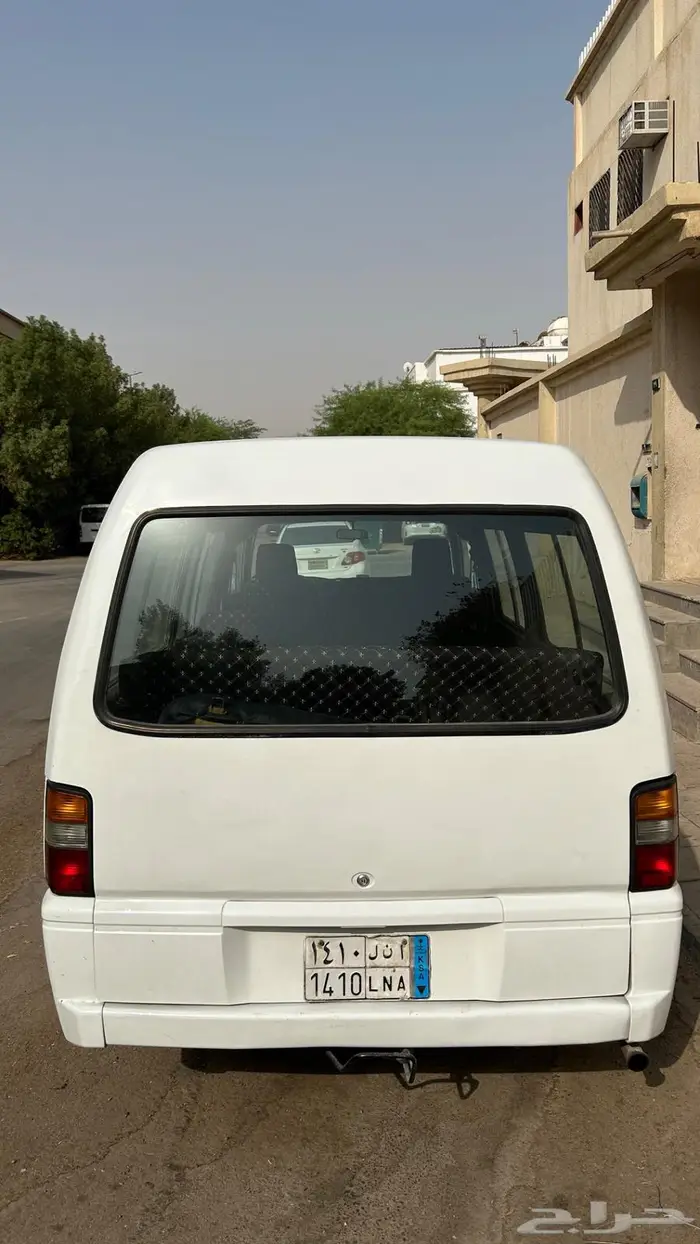 باص ميتسوبيشي أبيض 0