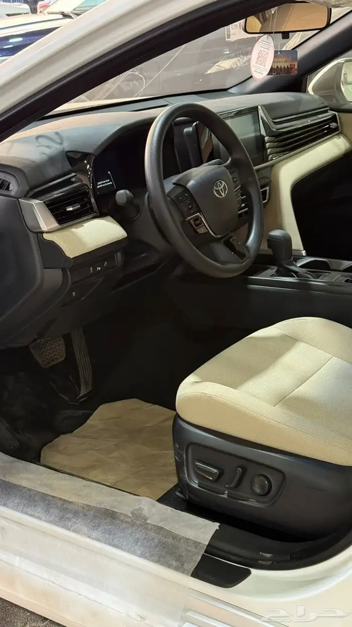 تويوتا كامري E بنزين موديل 2025 سعودي 6