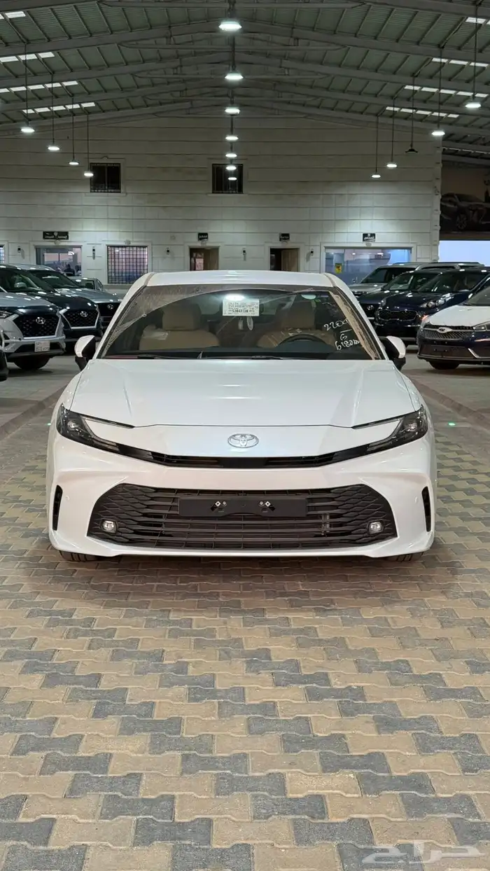 تويوتا كامري E بنزين موديل 2025 سعودي 0