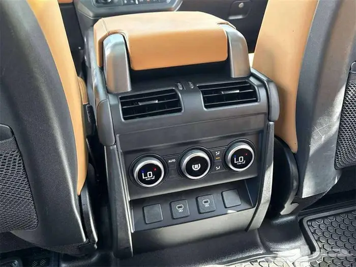 ديفندر 2023 V8 11