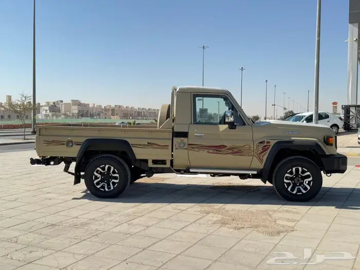 تويوتا شاص رفرف فل LX V6توماتيك بنزين 2025كاش وأقساط 2