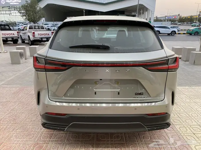 لكزس NX 350 AA 2025 تيتانيوم داخلي احمر 13